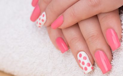 Gel nail polish is great, but how do you get it off without making another trip to the salon?