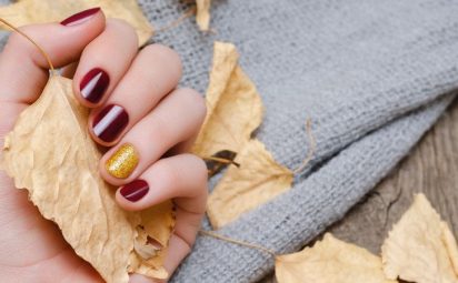 Someone showing off popular Fall nail colours.