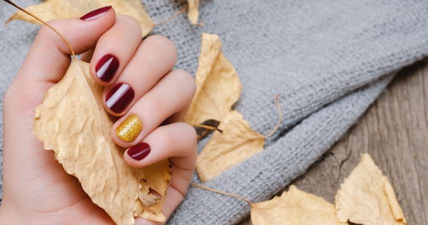 Someone showing off popular Fall nail colours.