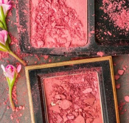 Sustainable Makeup Blush made out of sustainable products.