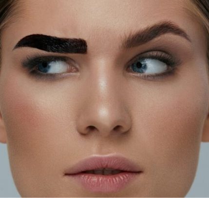 Someone wearing eybrow tint.