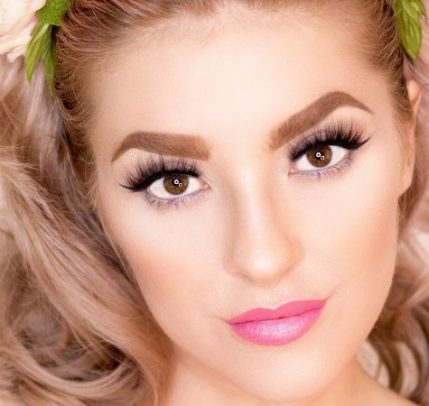 How to fill in eyebrows Someone with filled in eyebrows.